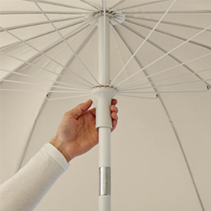 Parasol de jardin extérieur à nervures multiples de grande taille blanc de style frais